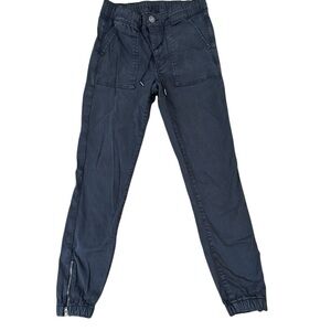 American Eagle Black Jogger Pants/jeggings
Size 4 Gently Pre-worn